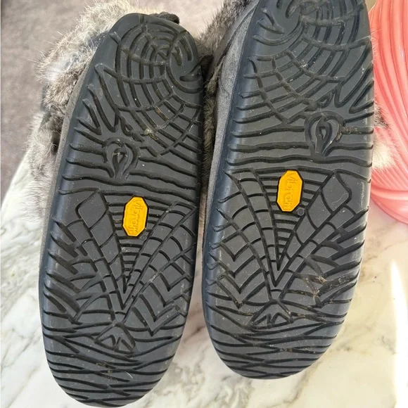 Manitobah Gray Suede Beaded Mukluks Women’s Size 9 - Picture 6 of 9